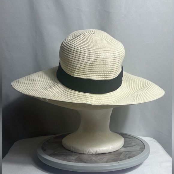 Nordstrom Wide Brim Sun Hat White Straw Floppy Black Band One Size - Picture 3 of 4